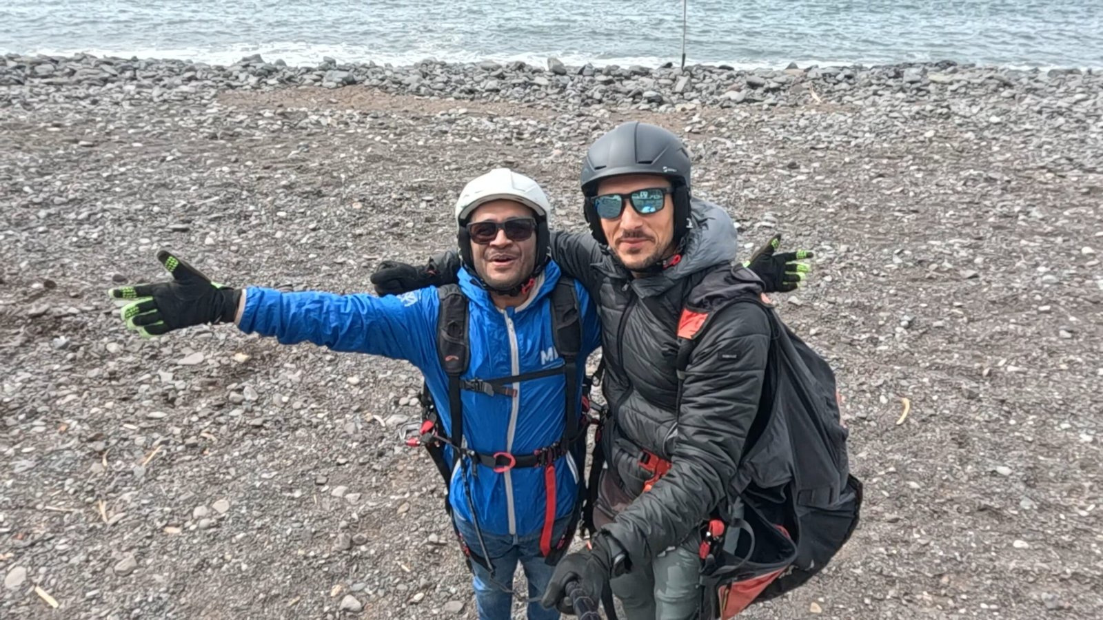 Tandem paragliding guests in Madeira
